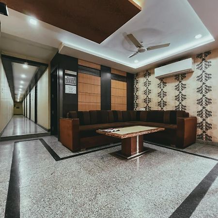 Hotel S L E Residency Varanasi Bagian luar foto