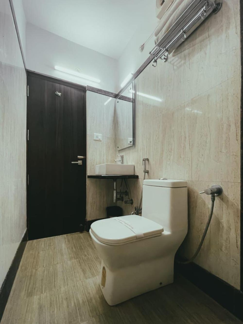 Hotel S L E Residency Varanasi Bagian luar foto