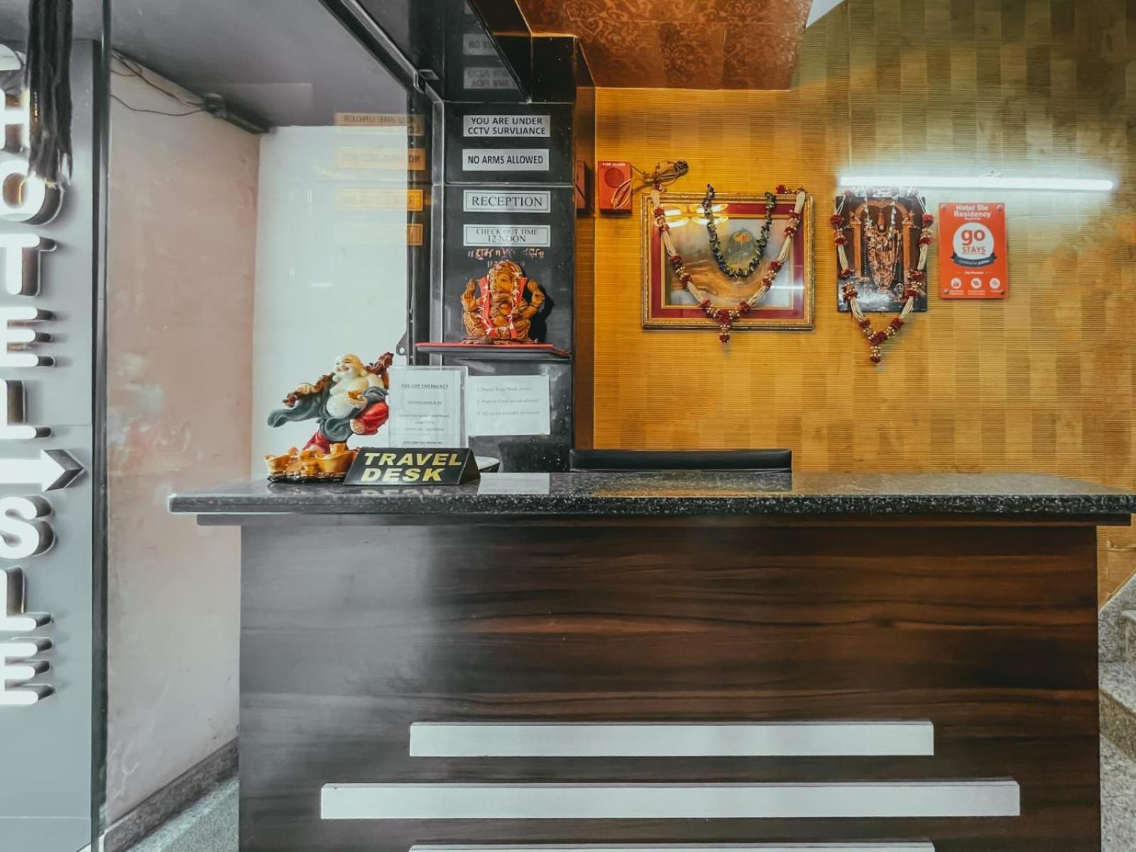 Hotel S L E Residency Varanasi Bagian luar foto