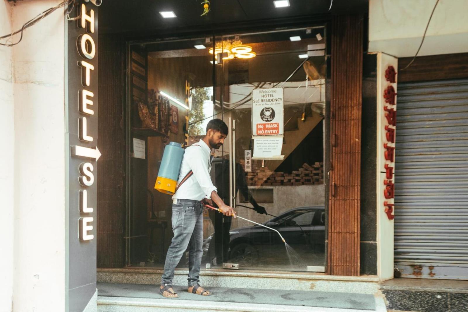 Hotel S L E Residency Varanasi Bagian luar foto