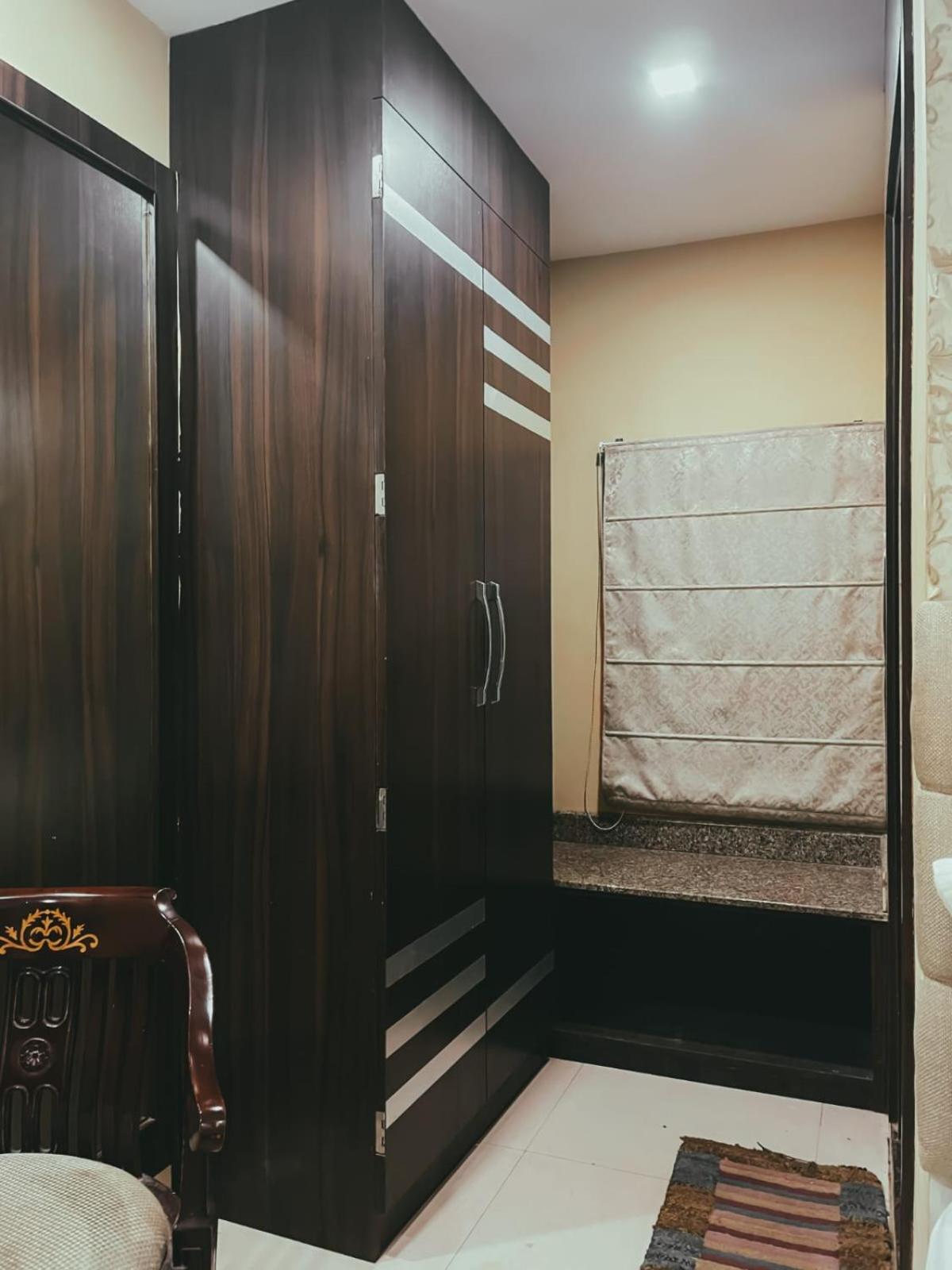 Hotel S L E Residency Varanasi Bagian luar foto