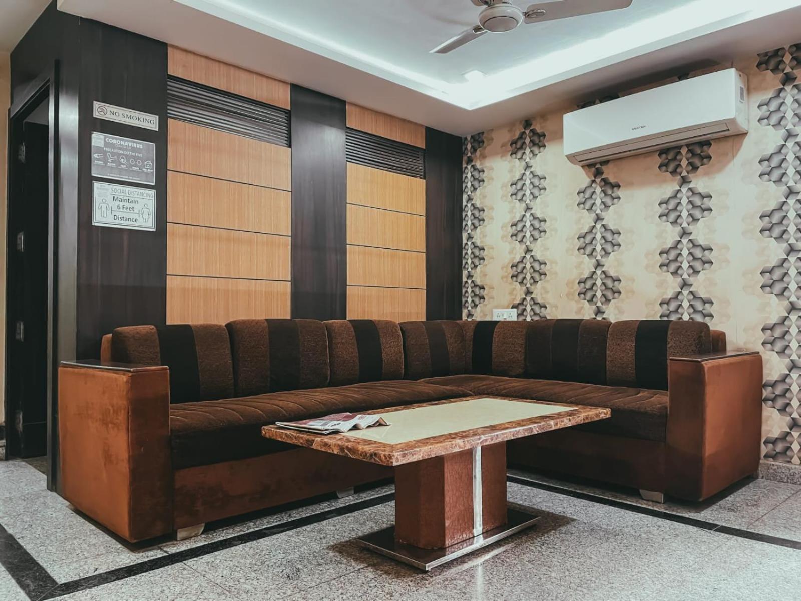 Hotel S L E Residency Varanasi Bagian luar foto