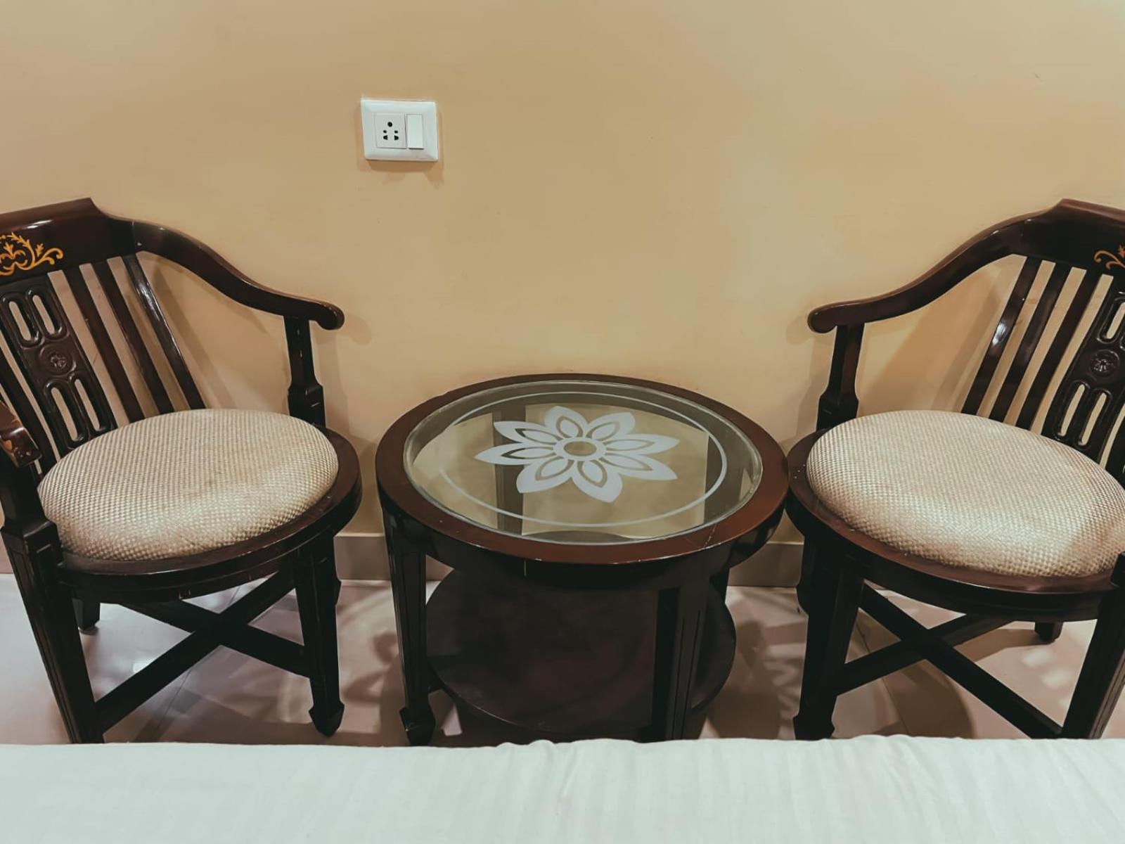Hotel S L E Residency Varanasi Bagian luar foto