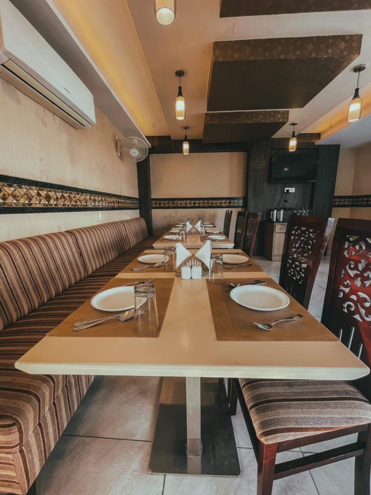 Hotel S L E Residency Varanasi Bagian luar foto