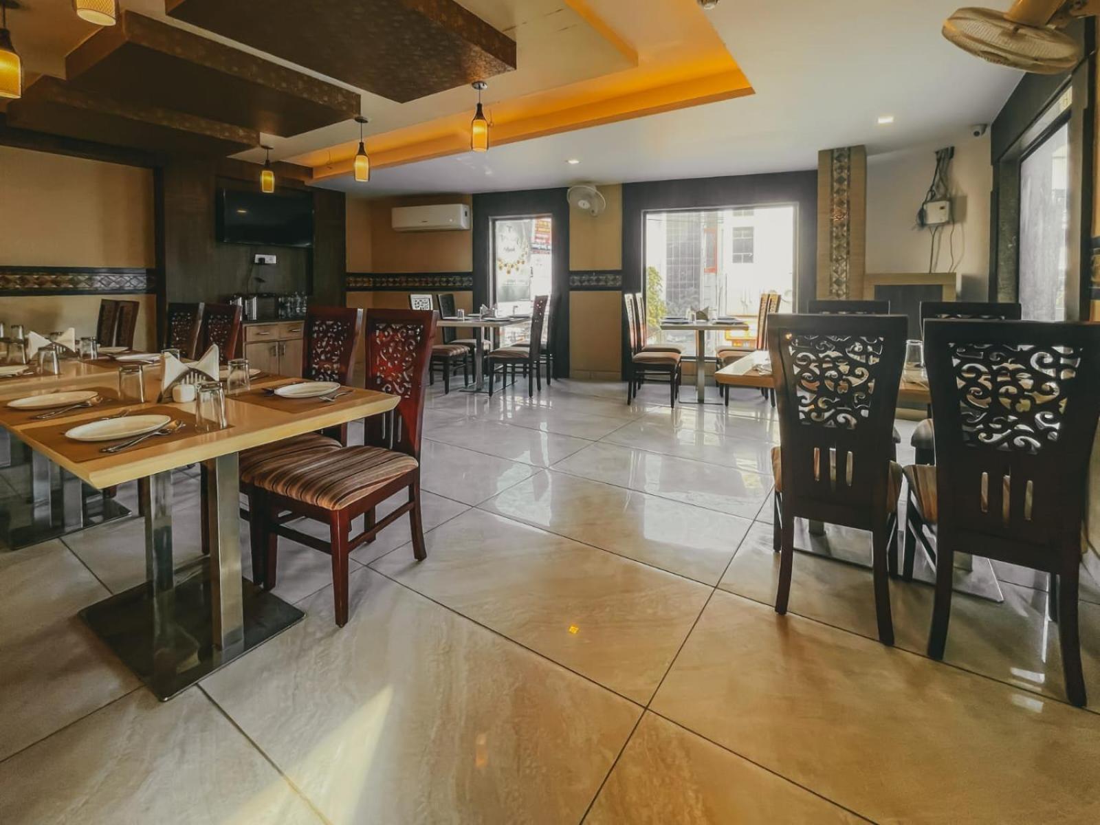 Hotel S L E Residency Varanasi Bagian luar foto