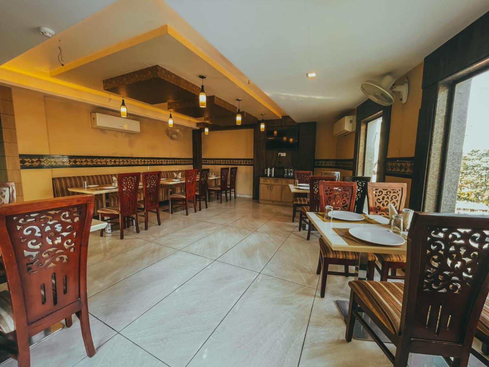 Hotel S L E Residency Varanasi Bagian luar foto