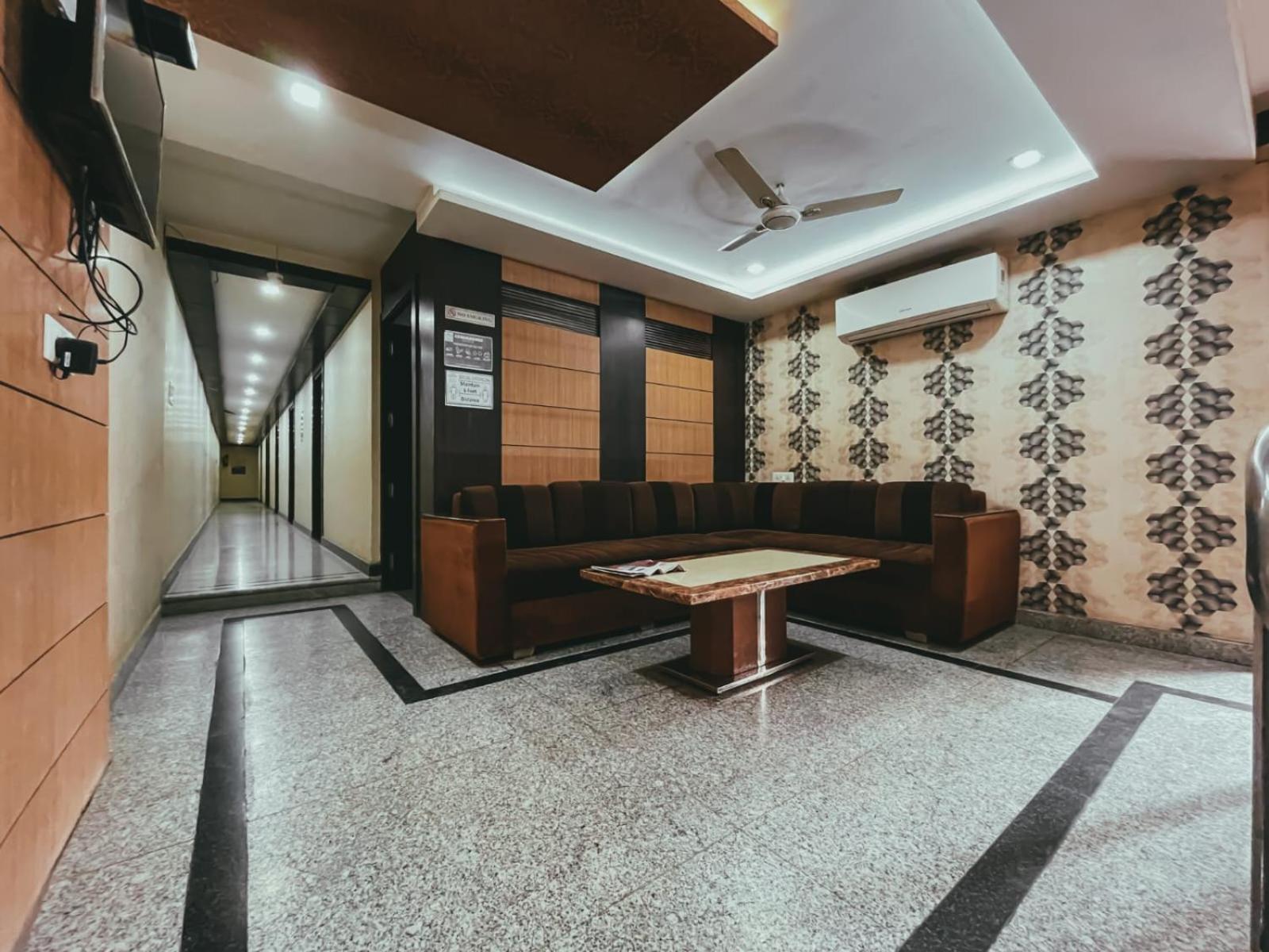Hotel S L E Residency Varanasi Bagian luar foto