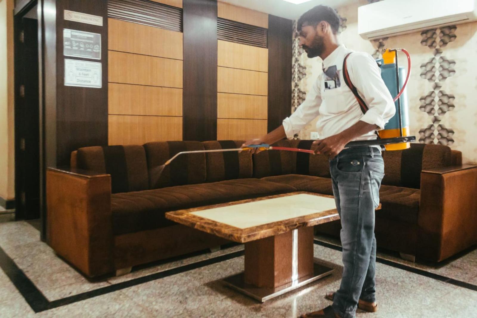 Hotel S L E Residency Varanasi Bagian luar foto