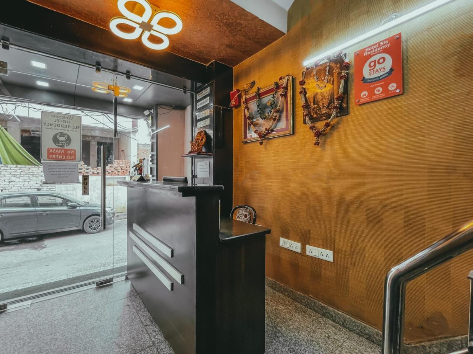 Hotel S L E Residency Varanasi Bagian luar foto