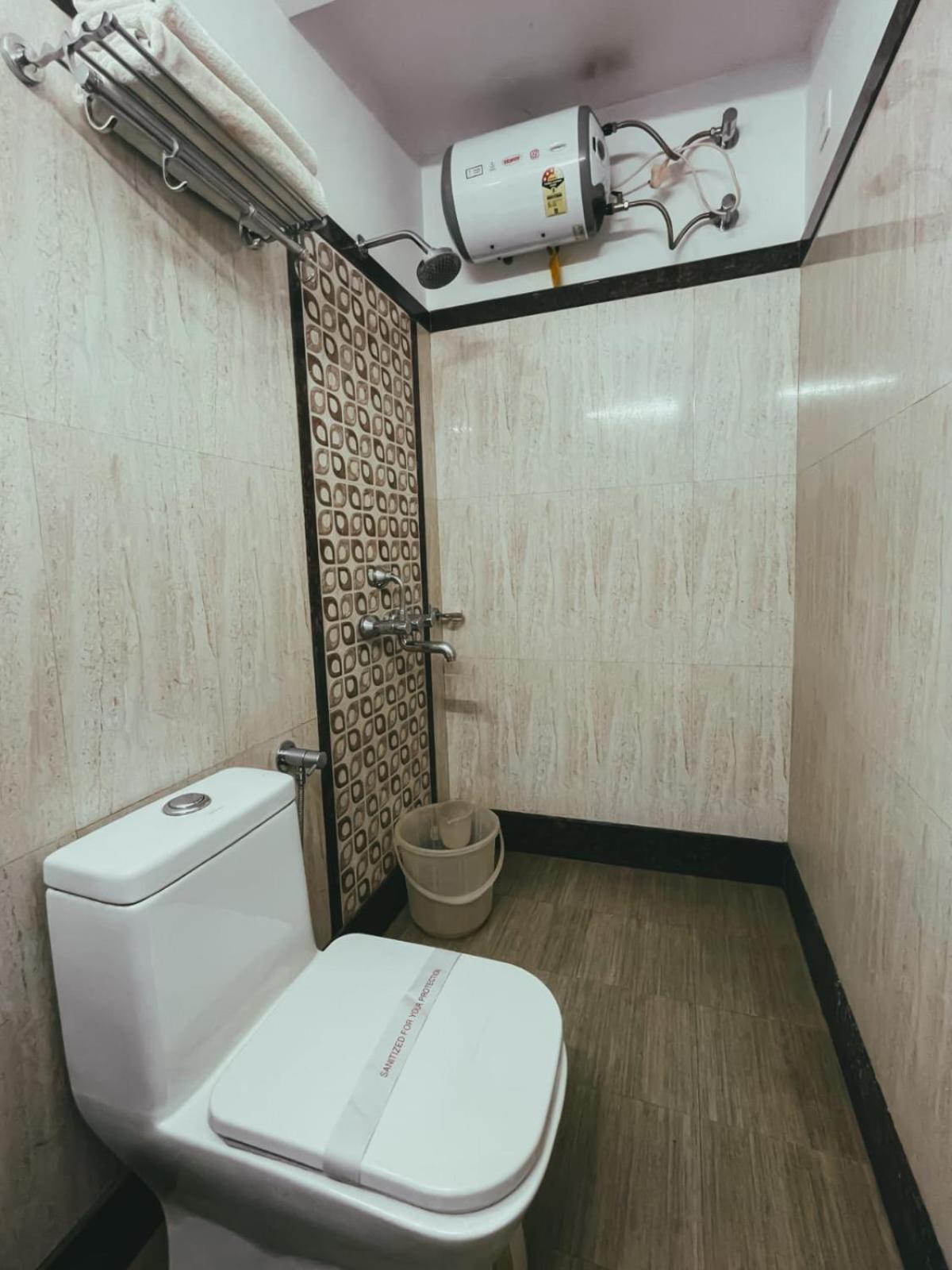 Hotel S L E Residency Varanasi Bagian luar foto