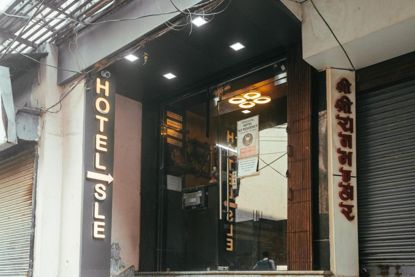 Hotel S L E Residency Varanasi Bagian luar foto