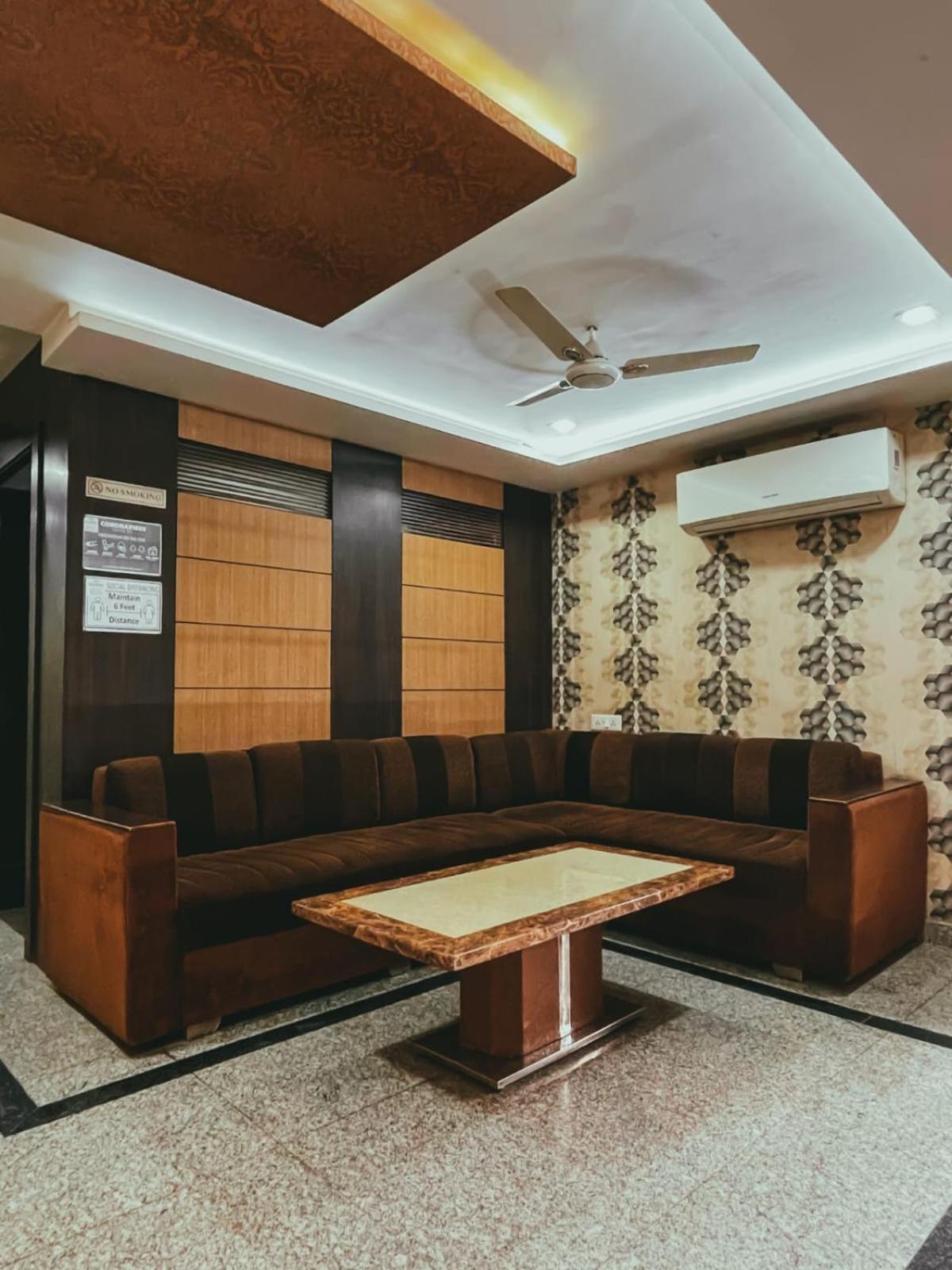 Hotel S L E Residency Varanasi Bagian luar foto