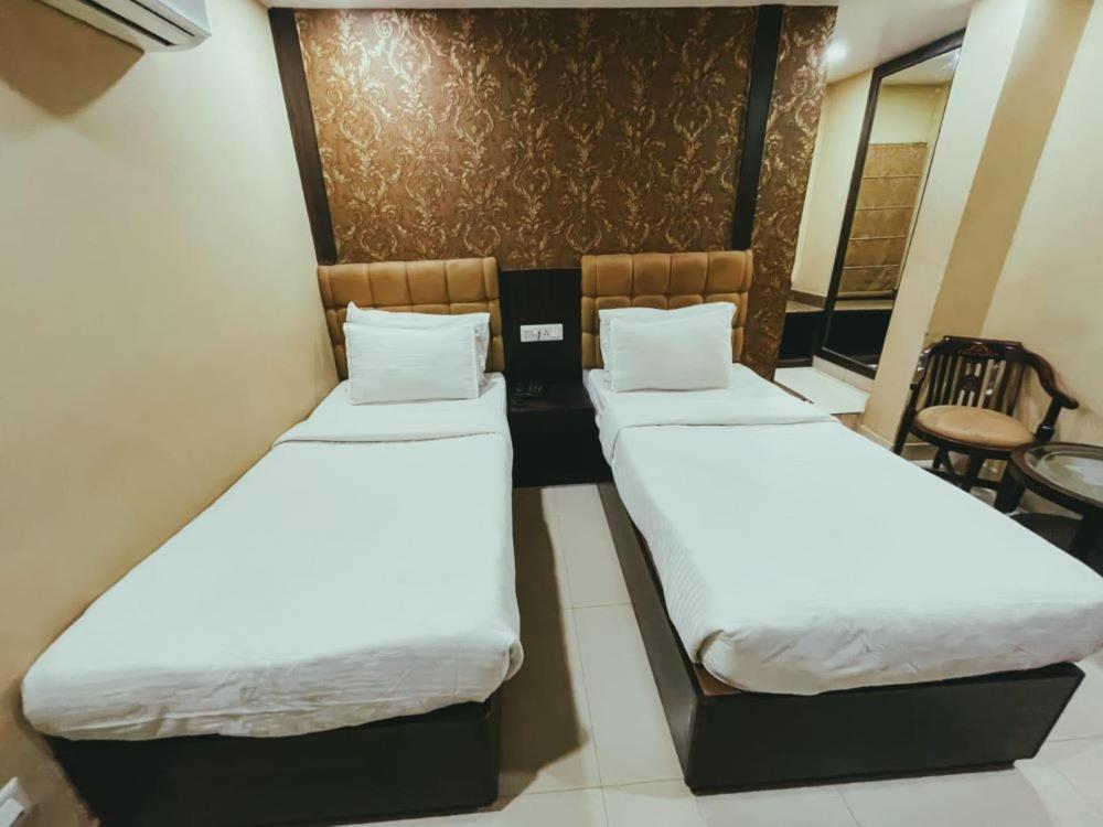 Hotel S L E Residency Varanasi Bagian luar foto